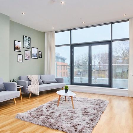 Large Duplex Penthouse - Parking Apartment Лийдс Екстериор снимка