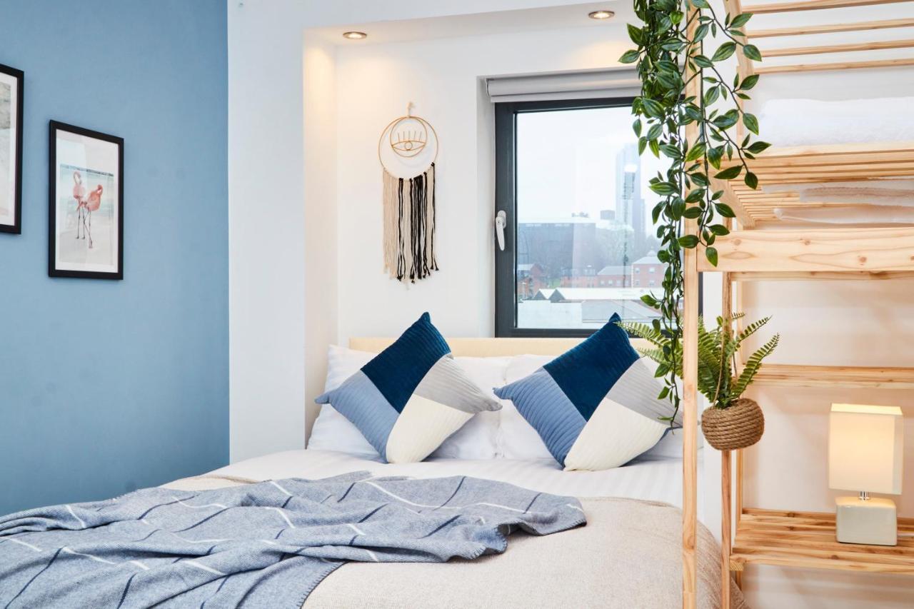Large Duplex Penthouse - Parking Apartment Лийдс Екстериор снимка